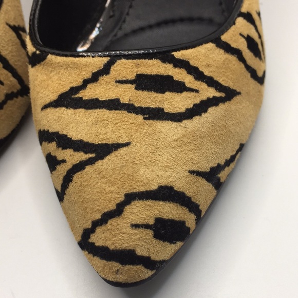 BCBGeneration Ladies Animal Print Heels Pumps Size 6 - Picture 3 of 11